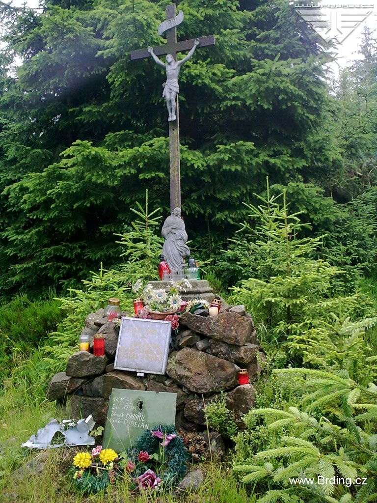 Pomníček - nehoda Mi-24 v Brdech
