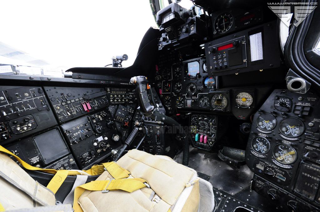 Mil Mi-24 Hind (Mi-35) - pilotní kabina