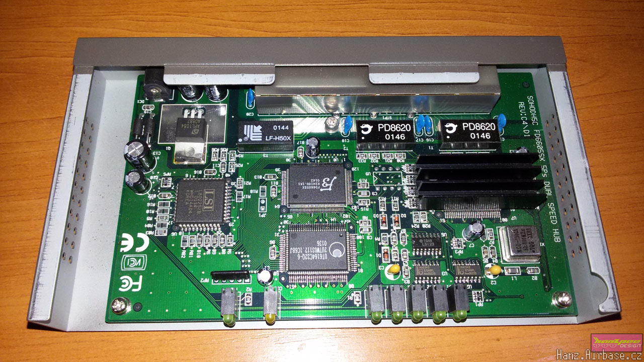 D-Link-DFE-905Dx-dual-speed-hub-3
