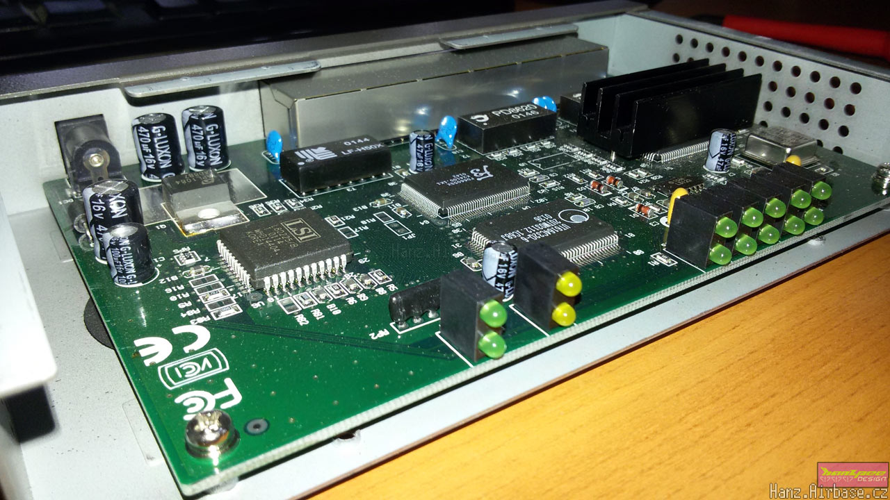 D-Link-DFE-905Dx-dual-speed-hub-4