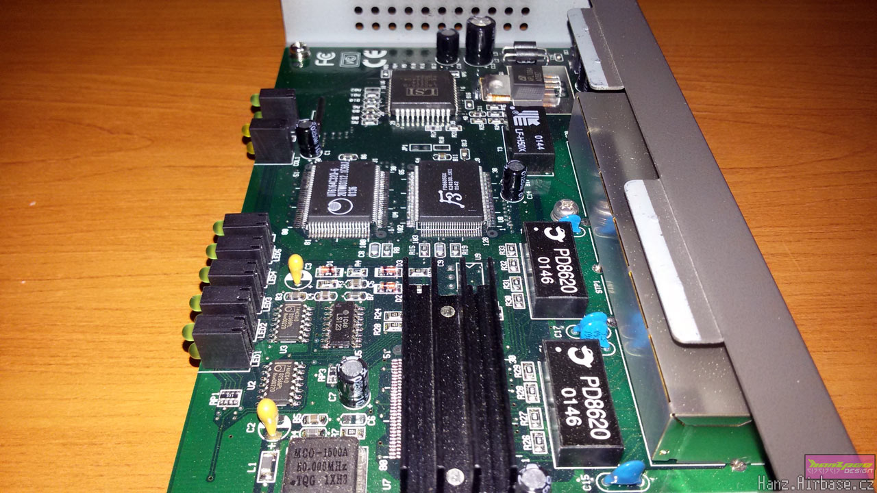 D-Link-DFE-905Dx-dual-speed-hub-5