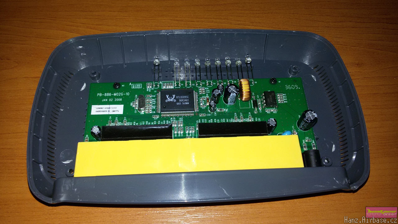 Planet-SW-804-Fast-Ethernet-Switch-4