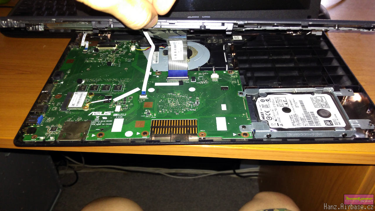 notebook-asus-x551c-vymena-hdd-3
