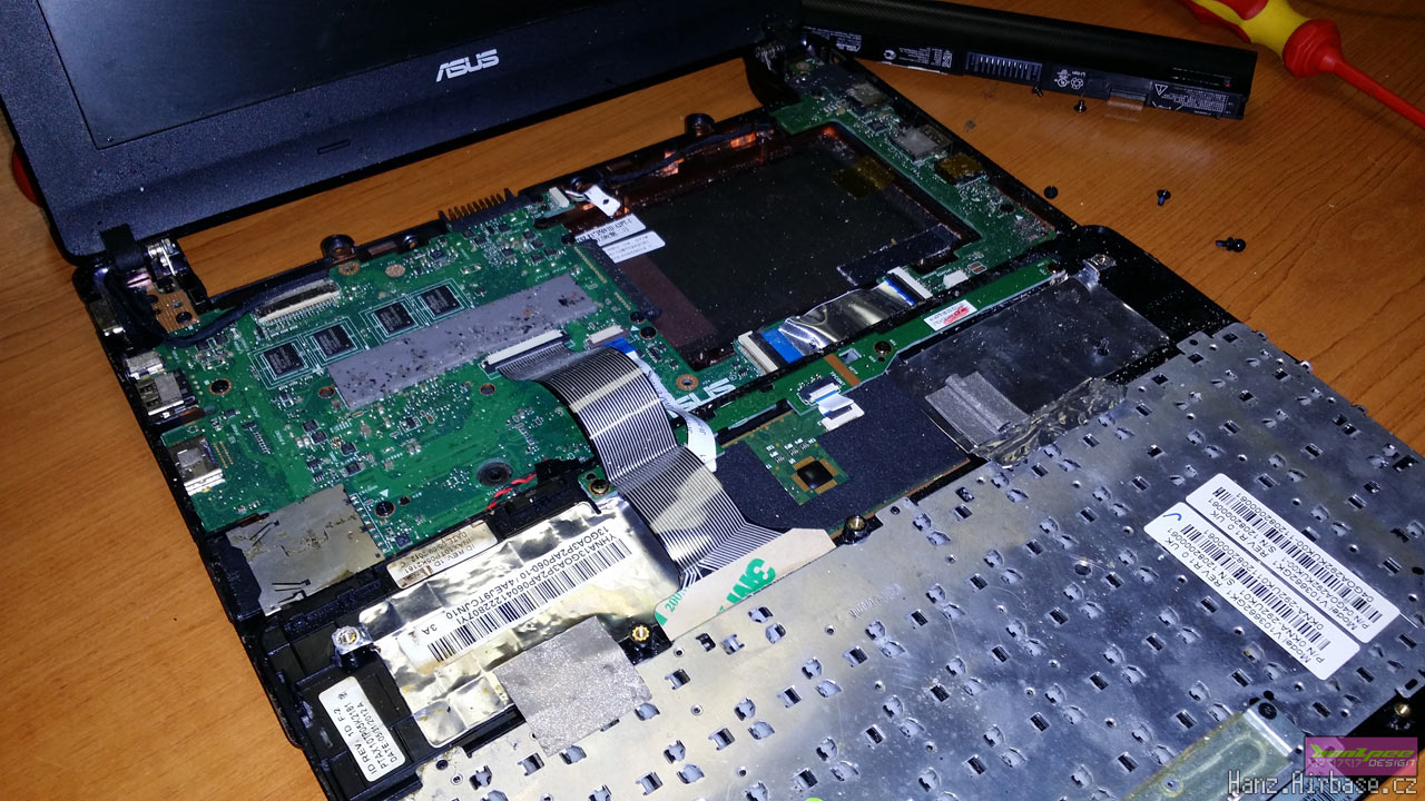 notebook-asus-x101ch-rozebrani-1