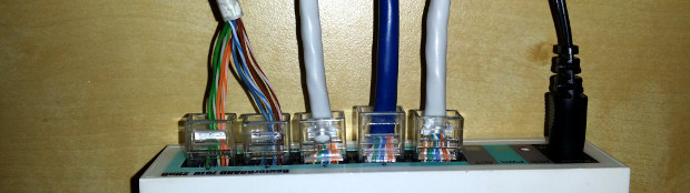 bastleni-utp-kabelu-ethernet-dva-konektory-rj45
