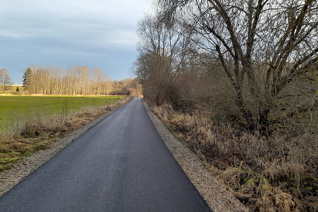 Cyklotrasa  Rokycany – Klabava má konečně asfalt