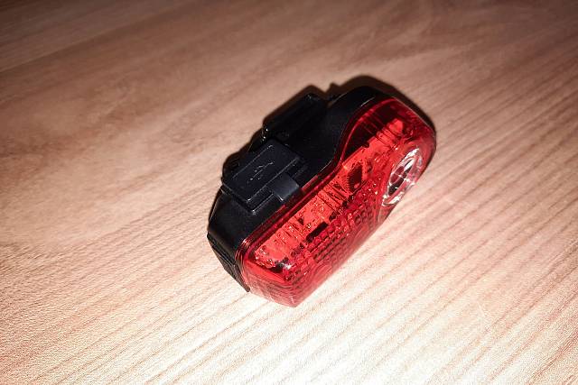 Recenze: Zadní světlo Smart 317 R 0,5W LED USB