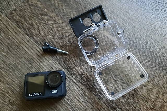 Recence: Kamera LAMAX W9.1